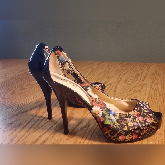 Guess Shoes - GUESS Hondo 2 Black Floral Open Toe Platform Heels 8.5